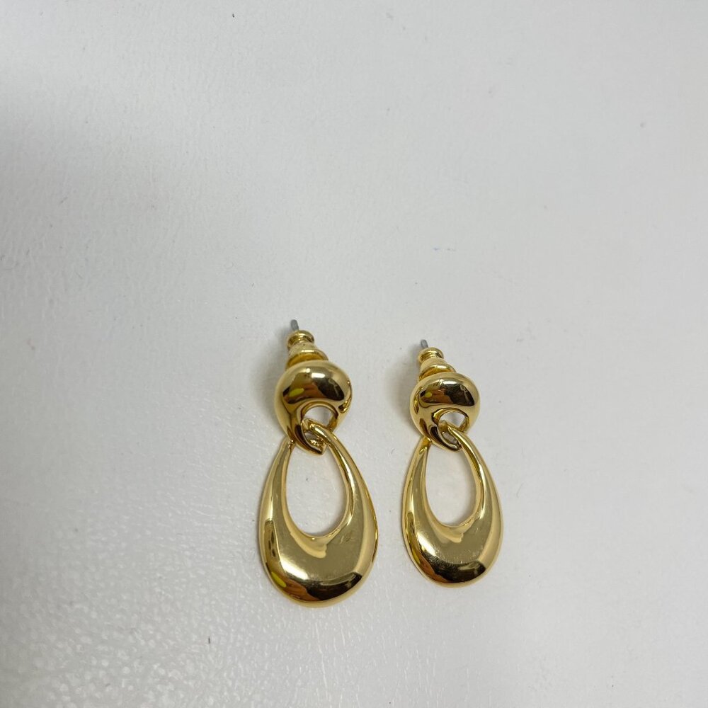 Vintage Trifari Gold Tone Drop Earrings Post Back Teardrop - Picture 4 of 7